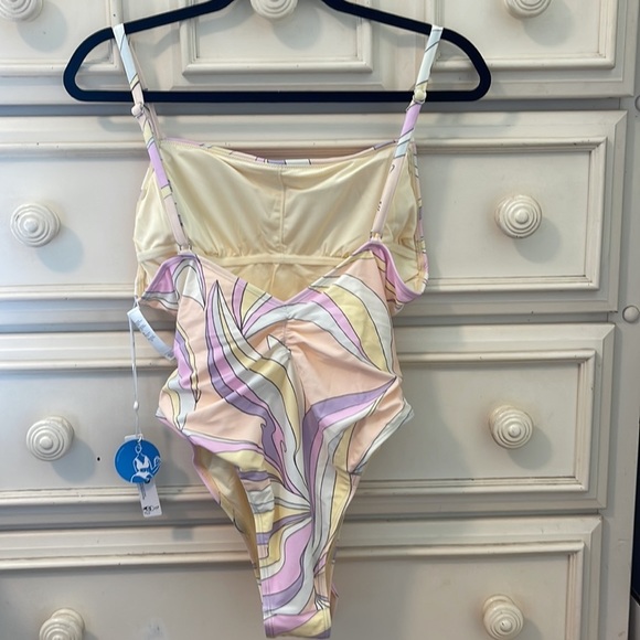 NWT Ladies Cupshe Belted Sash One Piece Swimsuit. - Picture 4 of 8